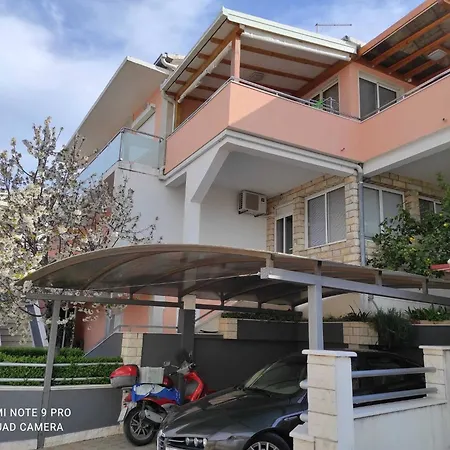 Mili Rogoznica * Rogoznica (Sibenik-Knin)